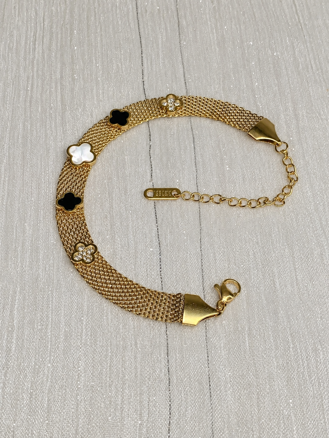 Four-Leaf Clover Mesh Bracelet - Image 3