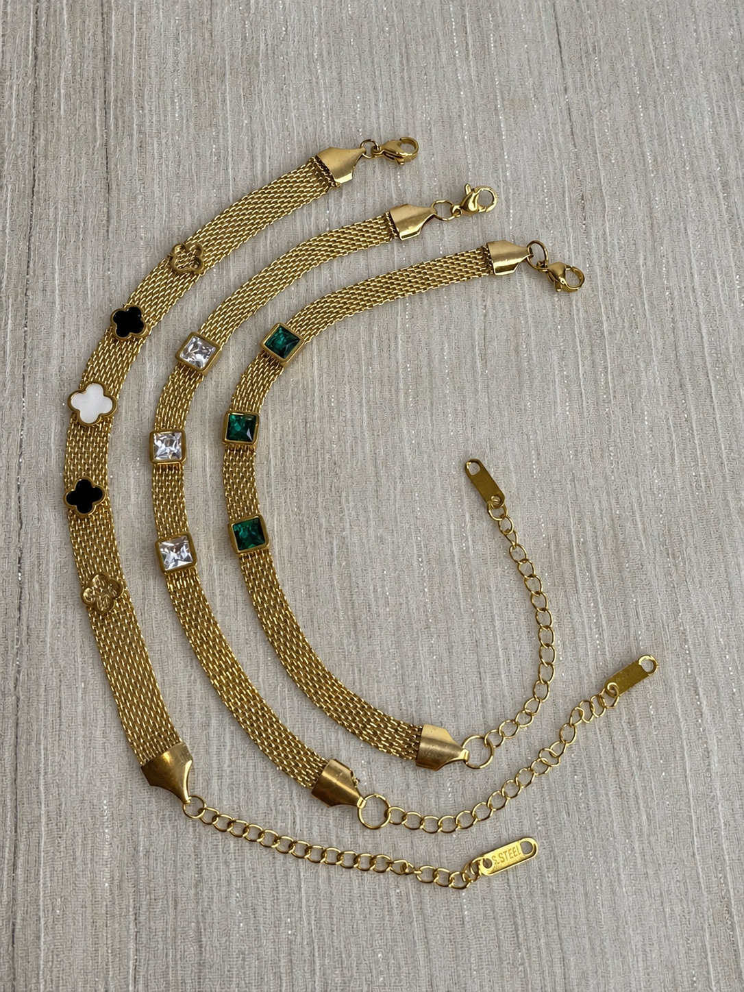 Four-Leaf Clover Mesh Bracelet - Image 4