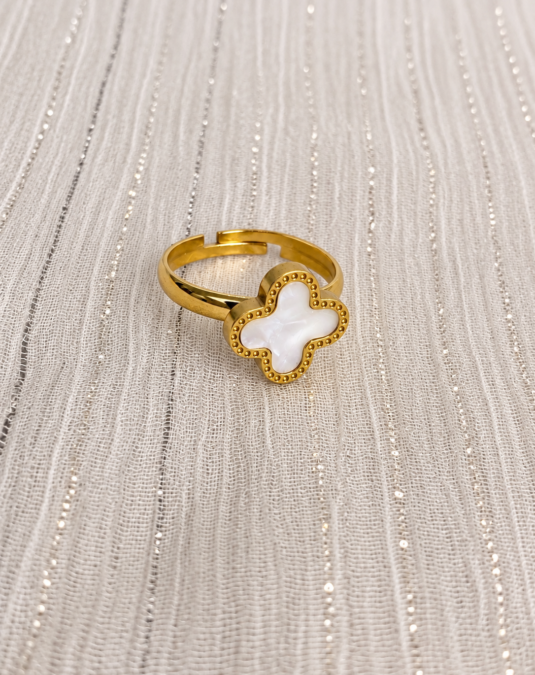 Mother-of-Pearl Clover Ring