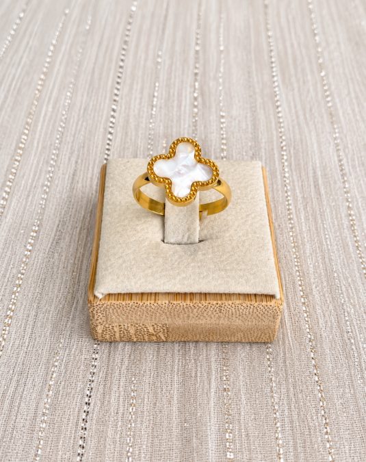Mother-of-Pearl Clover Ring