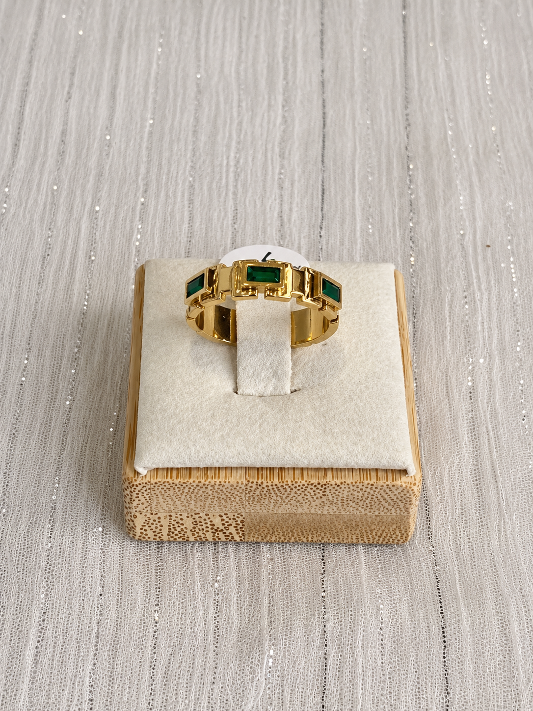 Emerald Link Statement Ring - Image 2