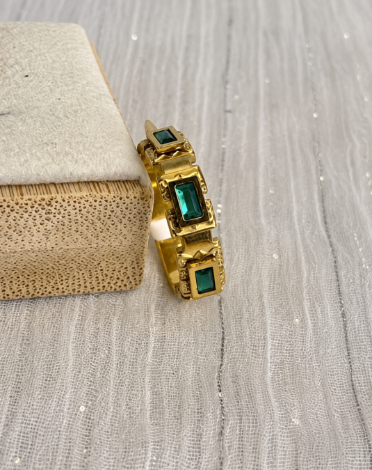 Emerald Link Statement Ring