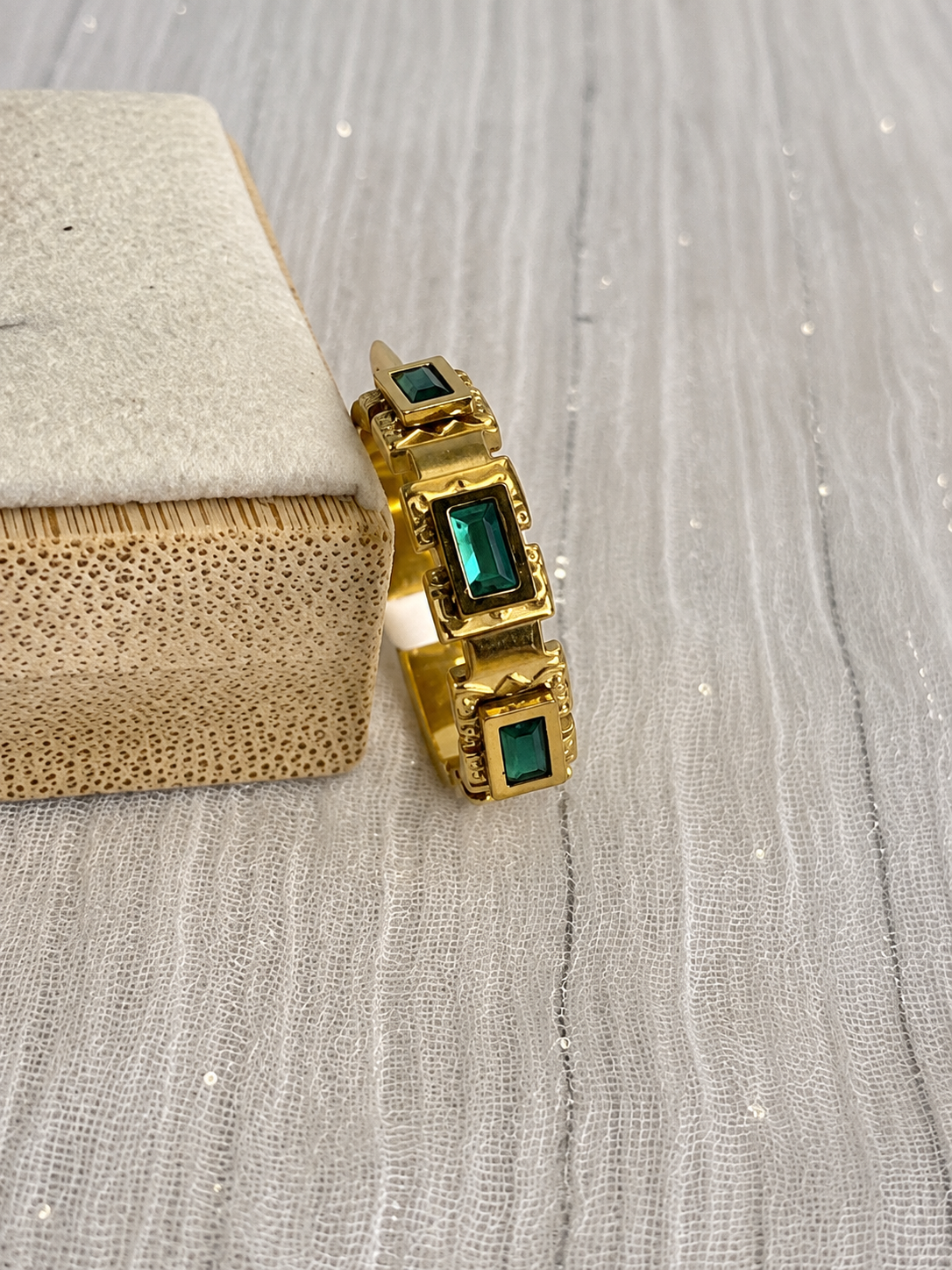 Emerald Link Statement Ring